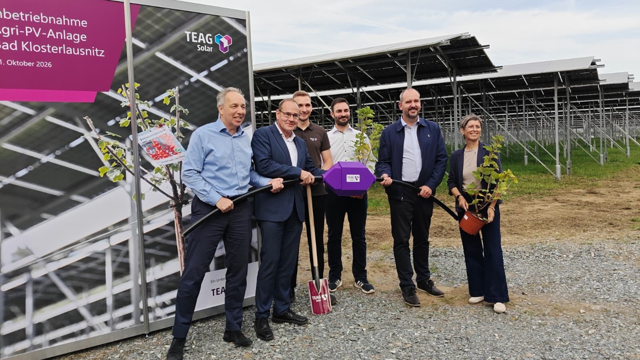 Landwirtschaft und Energiegewinnung auf einer Fläche: Agri-Photovoltaikanlage in Bad Klosterlausnitz eingeweiht