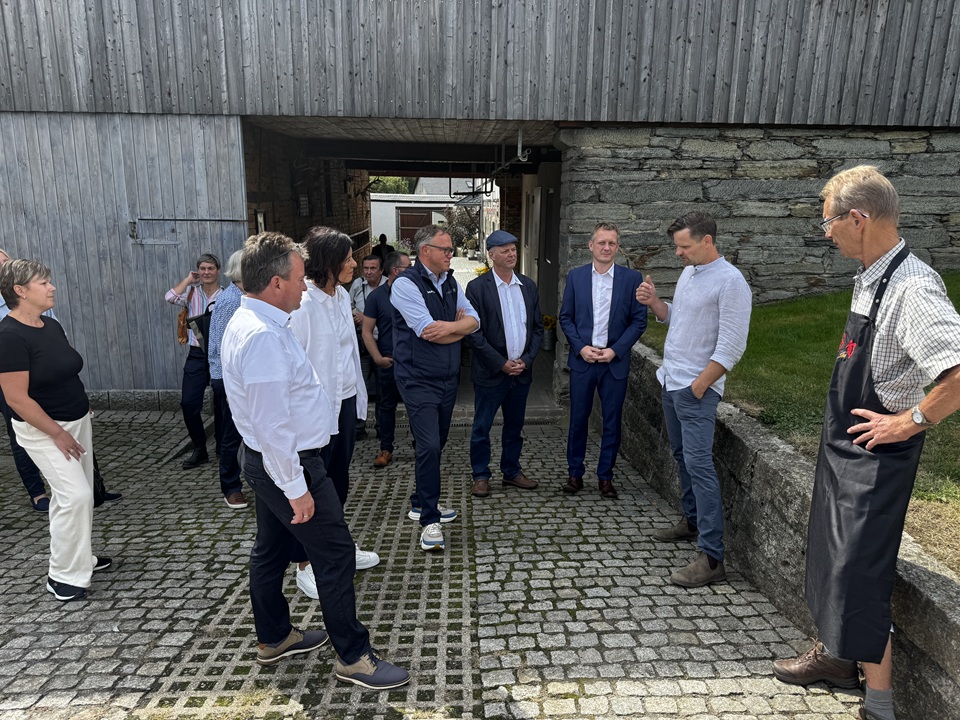 Politik trifft Praxis: Flurfahrt mit Ministerpräsident Mario Voigt und Landwirtschaftsministerin Colette Boos-John