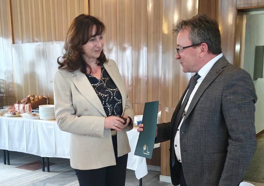 Eine streitbare Stimme für die Landwirtschaft: Astrid Hatzel mit Goldener Ehrennadel des TBV ausgezeichnet 