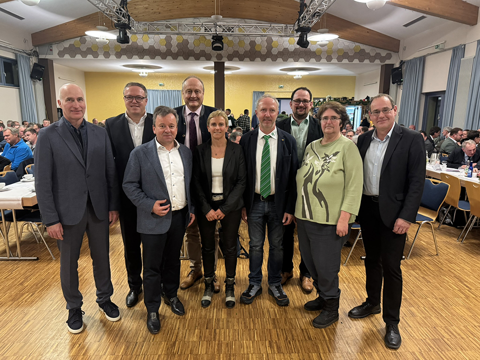 Zwischen Demonstrationen und politischer Umstrukturierung