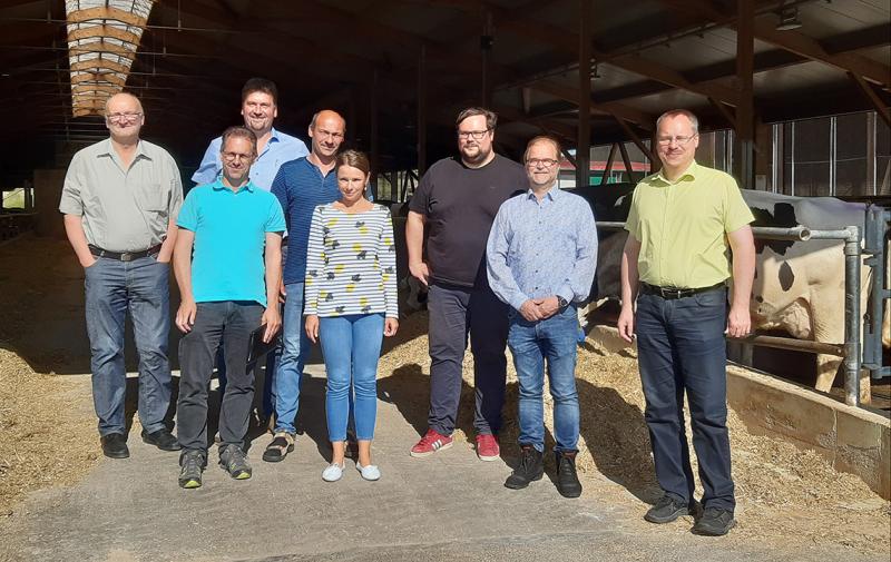 Gesprächsrunde (v.l.): Achim Reith, Steffen Steinbrück, Dr. Lars Fliege, Steffen Kirchner, Evelyn Zschächner(alle Vorstandsmitglieder der KBV Erfurt-Sömmerda und Weimarer Land), .Christopher Harsch (SPD Kreisvorstand Sömmerda), MdB Dr. Holger Becker, Martin Hirschmann (TBV)