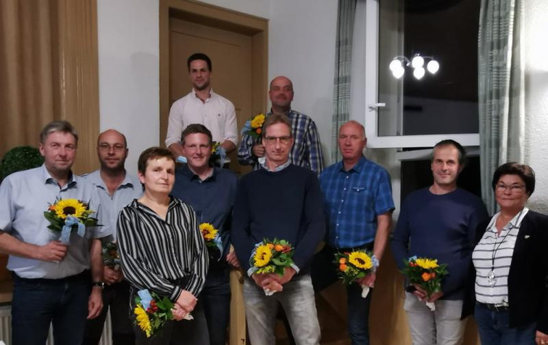 Neuer Vorstand des Kreisbauernverbandes (KBV) Nordhausen nach Wahl (v.l.): Uwe Kühne, Erik Förster, Betina Pietzer, Markus Bertuch, Markus Gerbothe,(h.), Frank Wagner, Dr. Steffen Sendig, Steffen Köhler, Alf Jungermann sowie Geschäftsführerin des KBV Susann Goldhammer